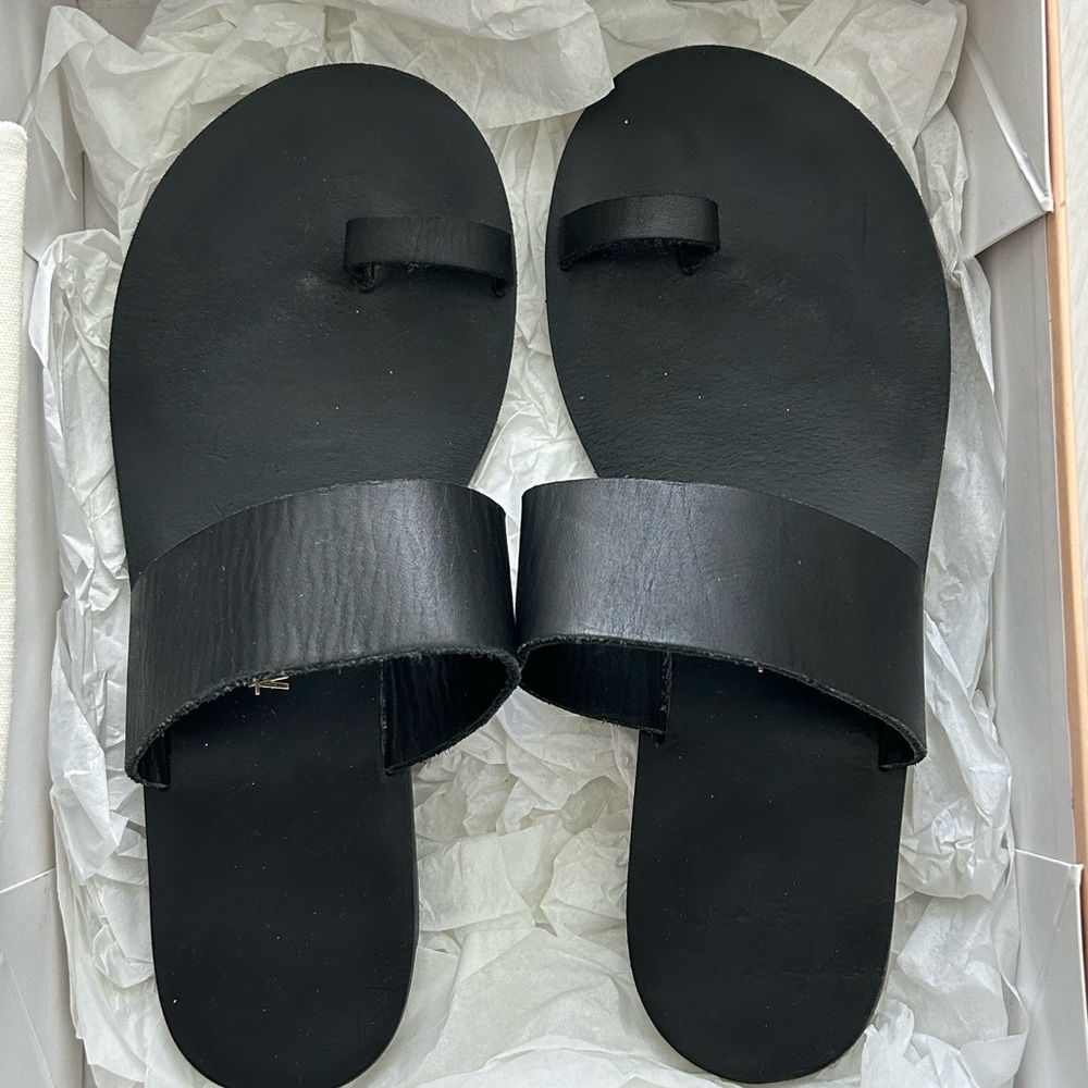 Tkees black leather toe loop sandals
